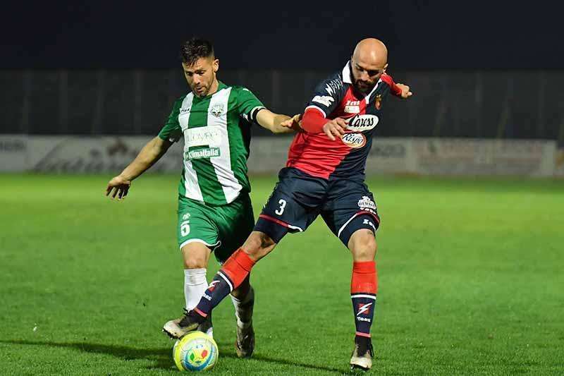 REGGINA-MONOPOLI - Pugliesi avanti: Scoppa buca Confente