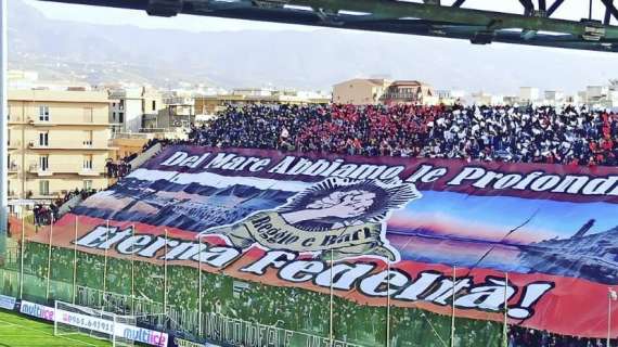 Reggina-Bari, il video di TuttoReggina sull'ultima coreografia della Curva: "Eterna Fedeltà"