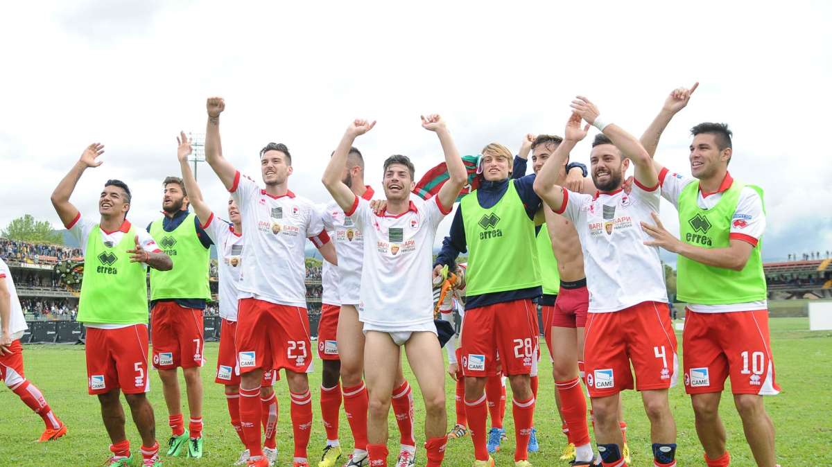 BARI - Fumata bianca alla terza asta: Paparesta si aggiudica il club per 4,8 milioni di euro