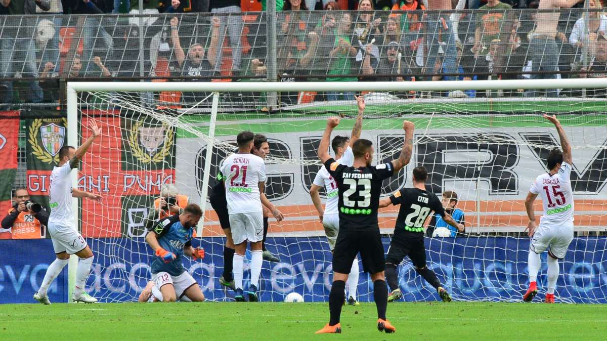 SERIE B, Venezia batte l'Entella nel recupero e vola: LA CLASSIFICA AGGIORNATA