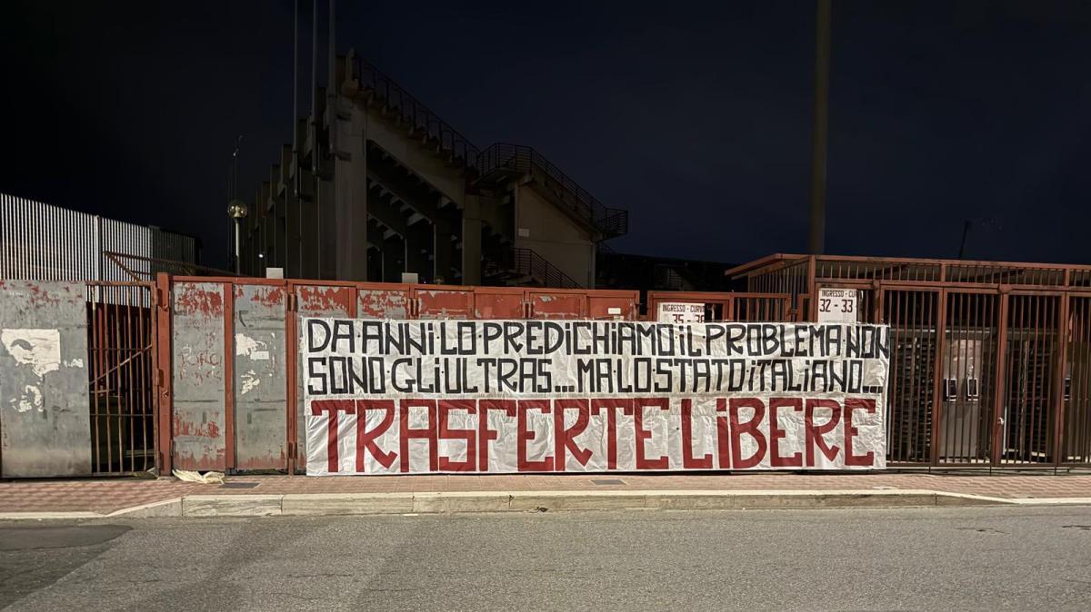 Il sacrosanto messaggio dei Diffidati Liberi RC: "Basta divieti! Da anni lo predichiamo, il problema non sono gli Ultras ma lo stato italiano: trasferte libere!"