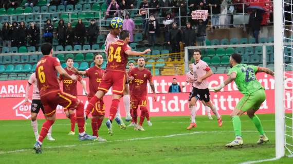 Serie B, risultati e classifica dopo la trentesima giornata: il Catanzaro trionfa nel derby, vincono Sassuolo e Pisa