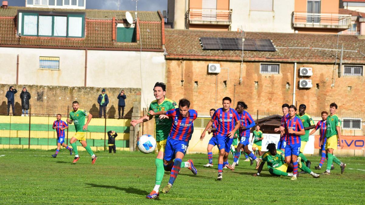 Verso Paternò-Reggina, rossoblù ultimi sul campo. Difesa più battuta e più sconfitte di tutte