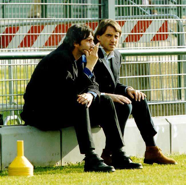 EX AMARANTO - Giocatori del City contro Mancini e Gregucci