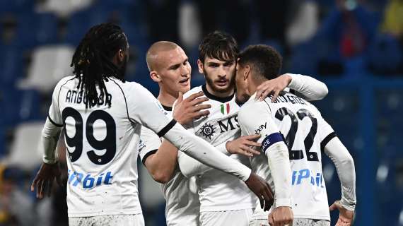 Il Napoli mette nei guai il Sassuolo, l'Inter sprinta per il titolo: gli highlights delle gare