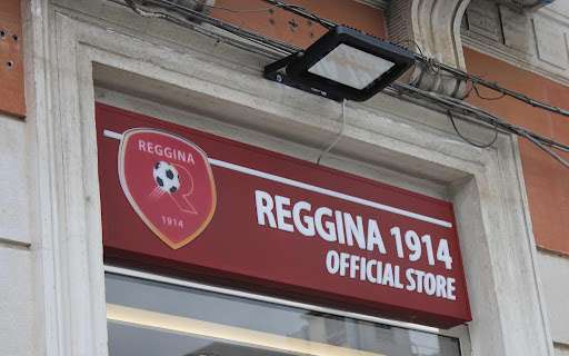 Reggina, riaperto lo store ufficiale: presente lo stato maggiore del club e tutta la squadra