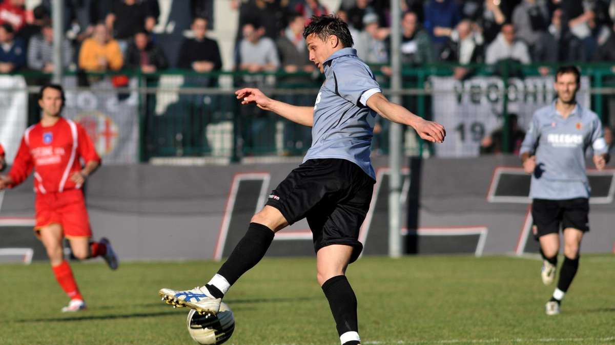 JUVE STABIA - Presentato alla stampa il difensore Romeo: «Con la Reggina alla caccia di punti importanti»