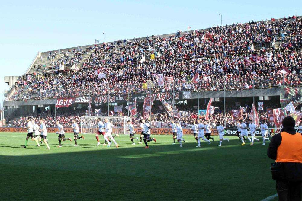 Gli Ultras di squadre italiane e europee: "Il calcio torni sport popolare, no al business"