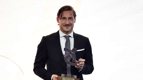 Francesco Totti a Reggio Calabria per Serie A - Operazione Nostalgia: "Sarà emozionante ritornare al Granillo, lì ho segnato il primo gol in Nazionale"