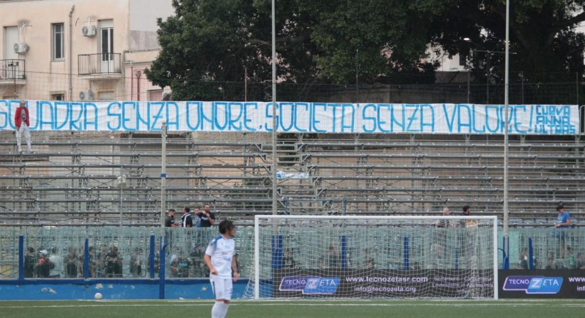 Serie C girone C, risultati e classifica dopo la nona giornata: Salernitana in vetta a +3 dal Benevento, Siracusa contestata