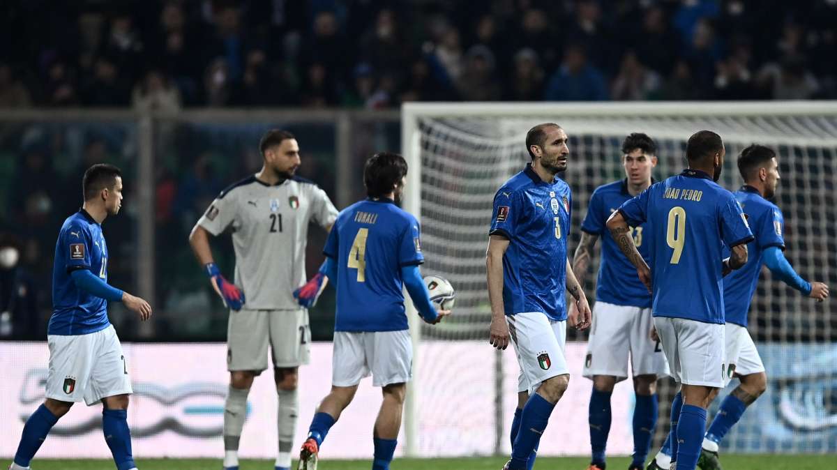 L'Italia non va in Qatar, danno e beffa: a novembre e dicembre anche la B si fermerà per più di un mese