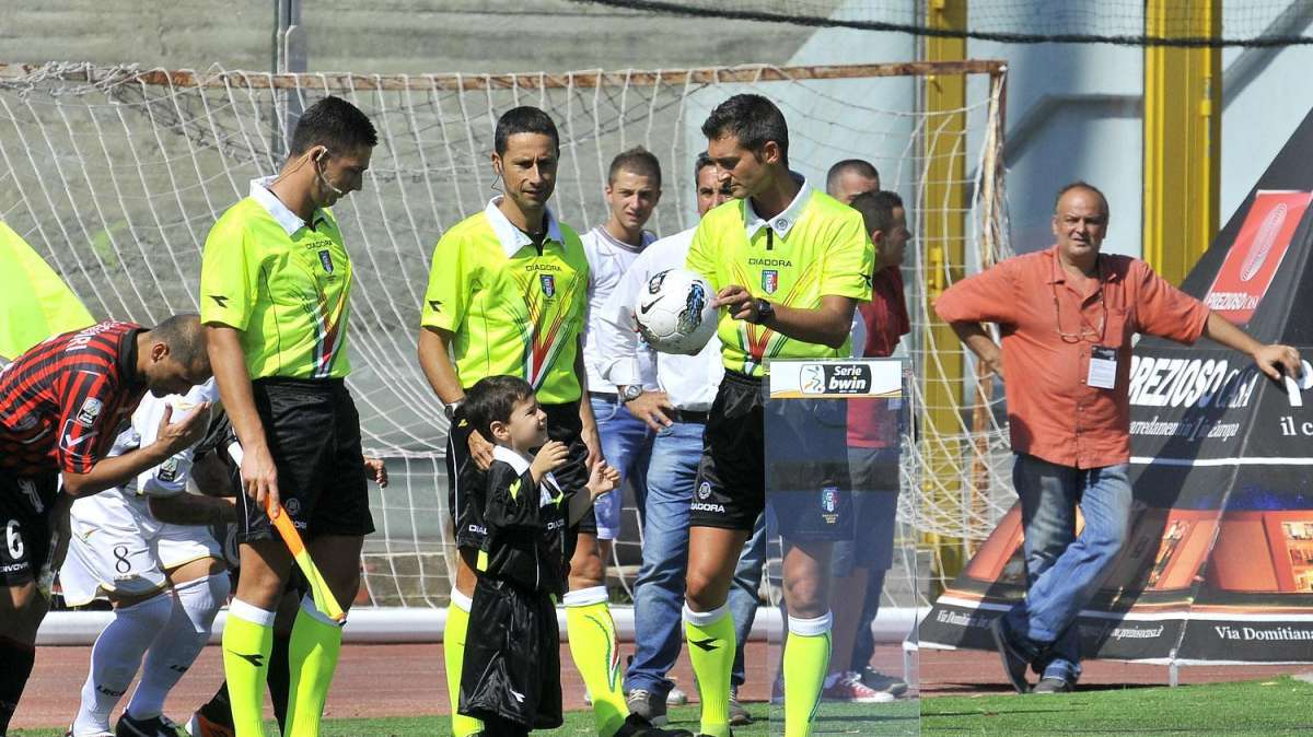 REGGINA - Tante le tue colpe, ma quegli orrori arbitrali che non vanno giù..