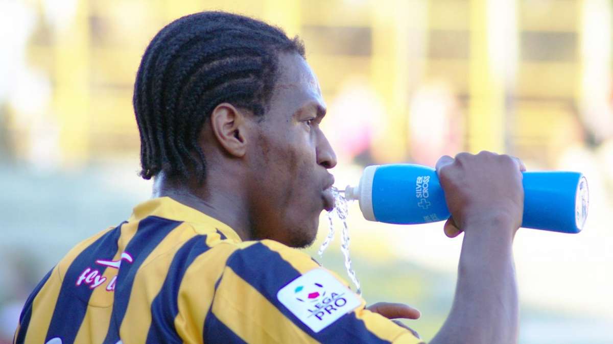 JUVE STABIA-BARI 2-1 - Mbakogu decisivo, le vespe conquistano i 3 punti