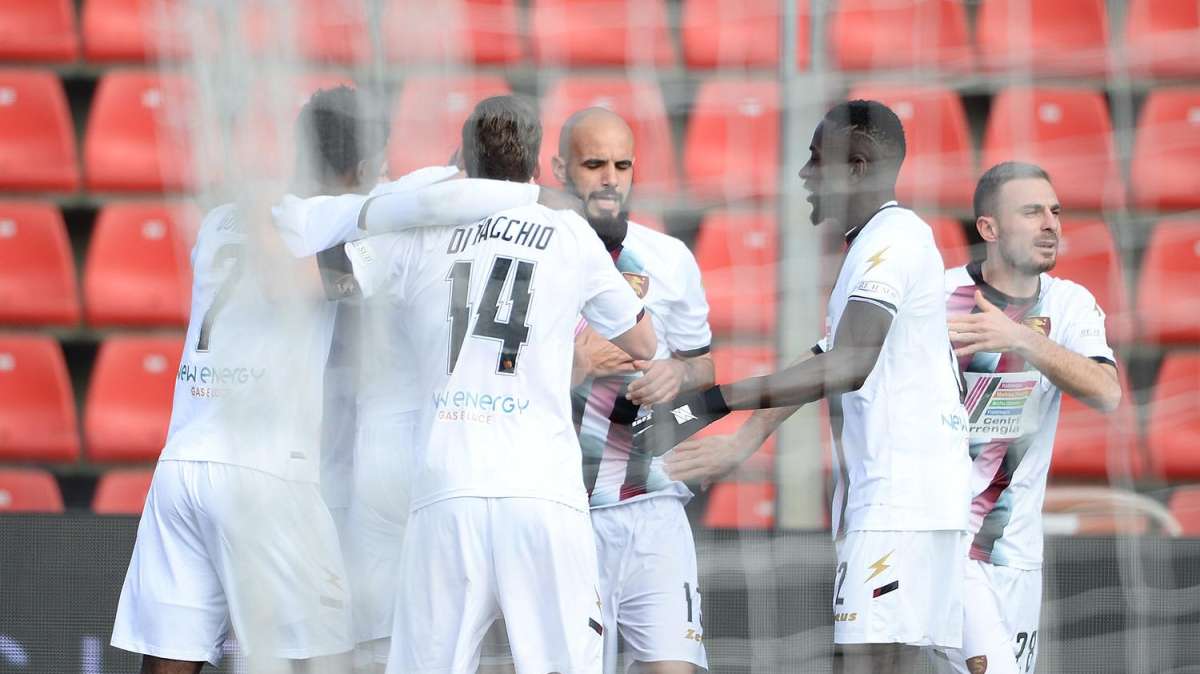 Serie B, Salernitana-Cosenza 0-0: i granata mancano sorpasso al secondo posto