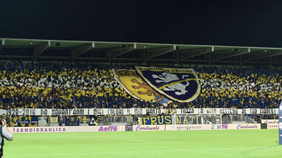 Frosinone-Reggina, il commento dopo il primo tempo: uno-due dei ciociari, Cionek lascia i suoi in 10