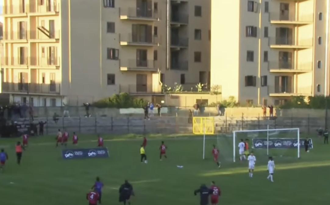 Reggina, il gol di Ferraro e l'esultanza con i tifosi: una piccola scintilla da alimentare