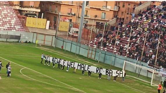 All'intervallo di Reggio-Vibonese si rinforza il gemellaggio Reggina-Bari-Salernitana