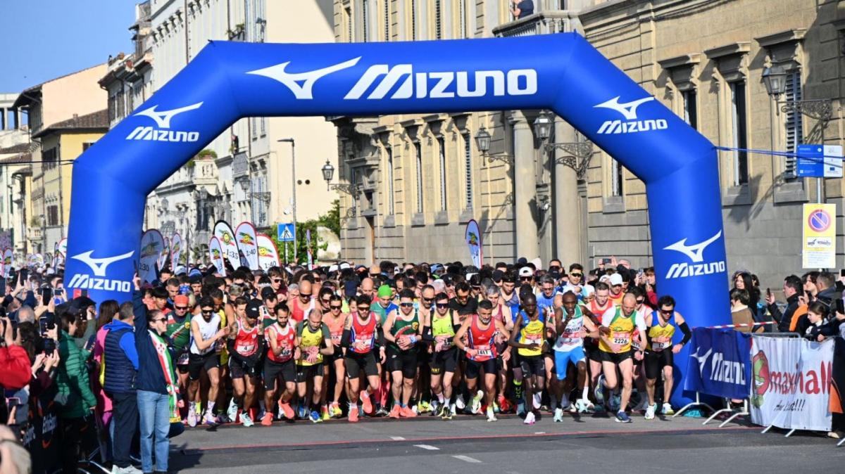 Grande festa per la Firenze Half Marathon con 6011 podisti di 82 nazioni! Classifiche e foto della gara 