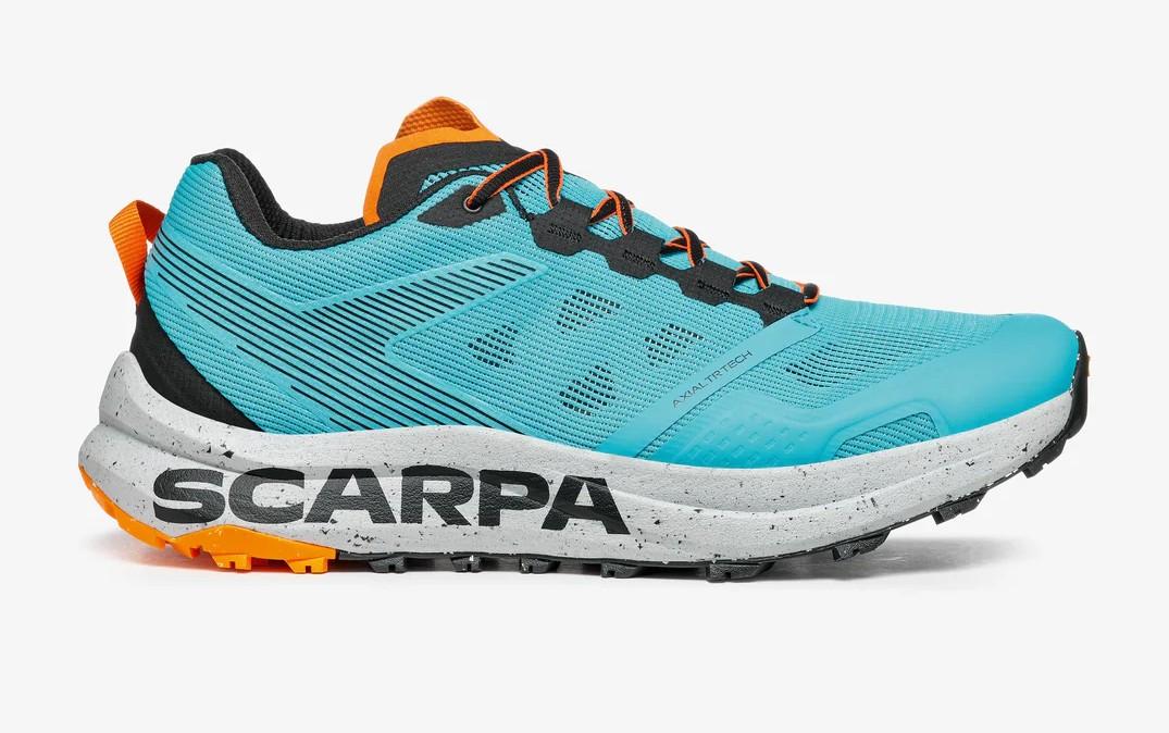 Graditissimi i premi "Scarpa" ai primi tre classificati delle due distanze del "Trocco del lupo trail" a San Terenziano (PG)