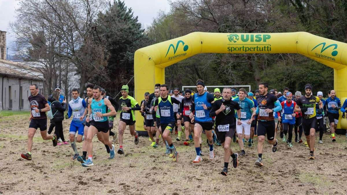 Entusiasmno per il Trail dell'Osservanza da Tocco da Casauria (PE) curato dalla Tocco Runner