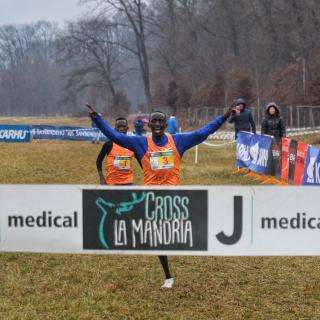 Spettacolo al Cross di Venaria Reale (TO) con il dominio degli atleti africani: in tutto ben 750 i partecipanti