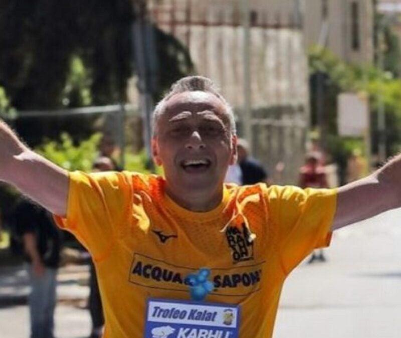 Malore dopo il traguardo della mezza maratona: podista muore a 63 anni