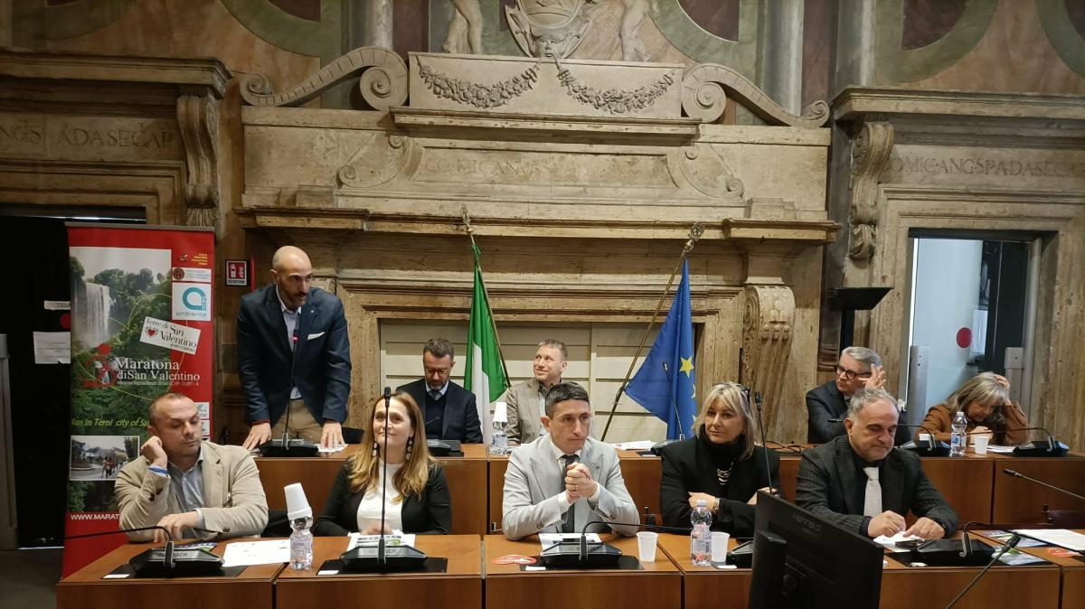 Domenica 15 febbraio a Terni si correrà la Maratona di San Valentino: in programma anche la mezza maratona