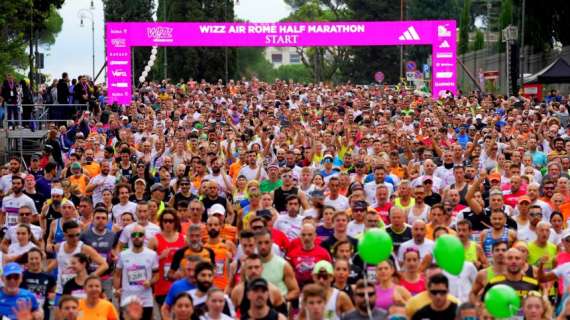 Migliaia di podisti hanno invaso la capitale per la "Wizz Air Rome Half Marathon"