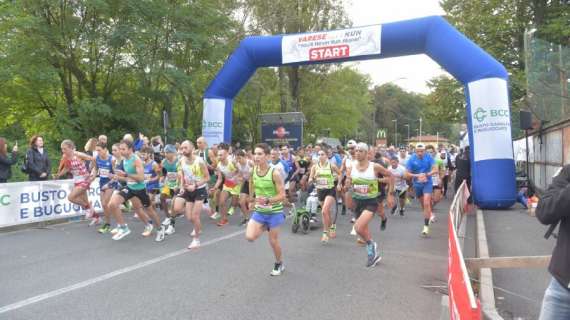 Grande spettacolo lungo le strade per il passaggio dei tanti partecipanti alla "Varese City Run"