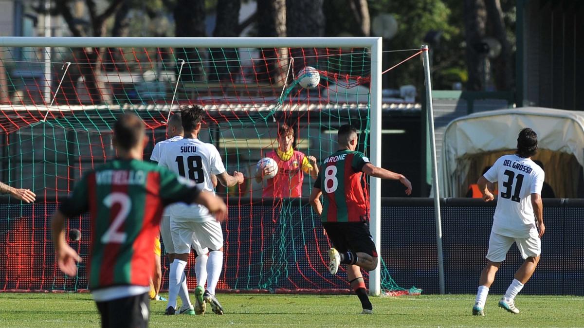 Salernitana, un centrocampista ha compiuto gli anni