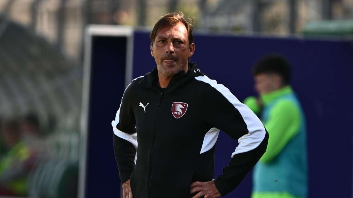 E alla fine il mister mangia il panettone. Iervolino non vuol più essere "mangiallenatori"