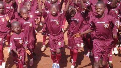 SALERNITANA: i bimbi del Mali festeggiano i granata