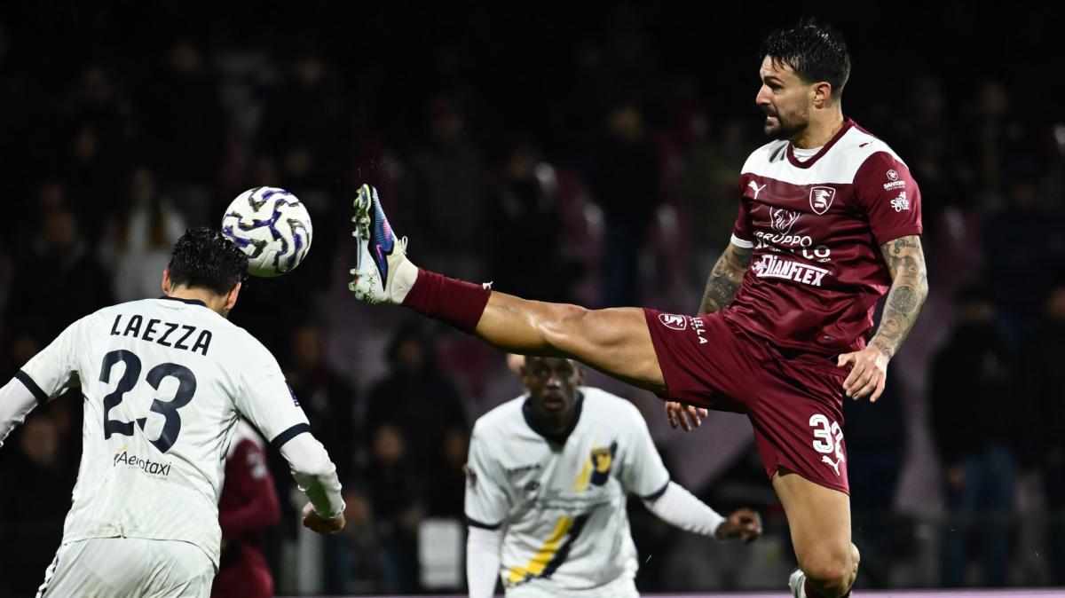 Corriere dello Sport: "La Salernitana rallenta la corsa: fischi dei tifosi"