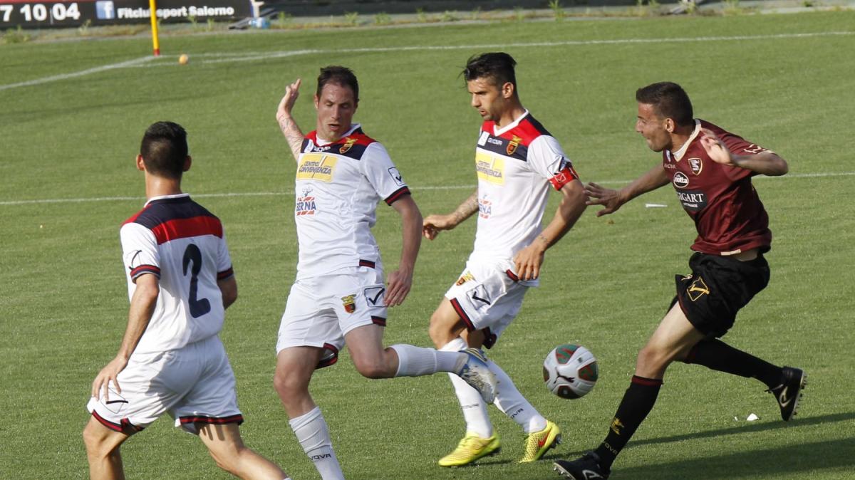 Di Criscio (ex Casertana) racconta il derby all'Arechi del 1993: "Arrivammo carichi, al triplice fischio successe di tutto"