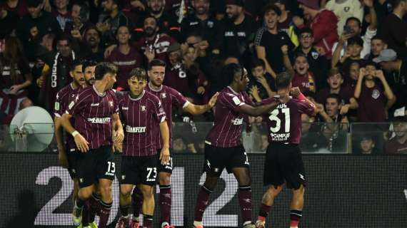 "E se tu salti... Salerno va in vantaggio", la curva canta e la Salernitana segna [VIDEO]