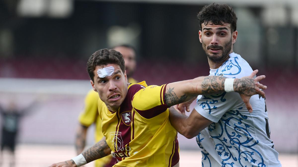 Espulsioni e sofferenza: la Salernitana vince con il cuore