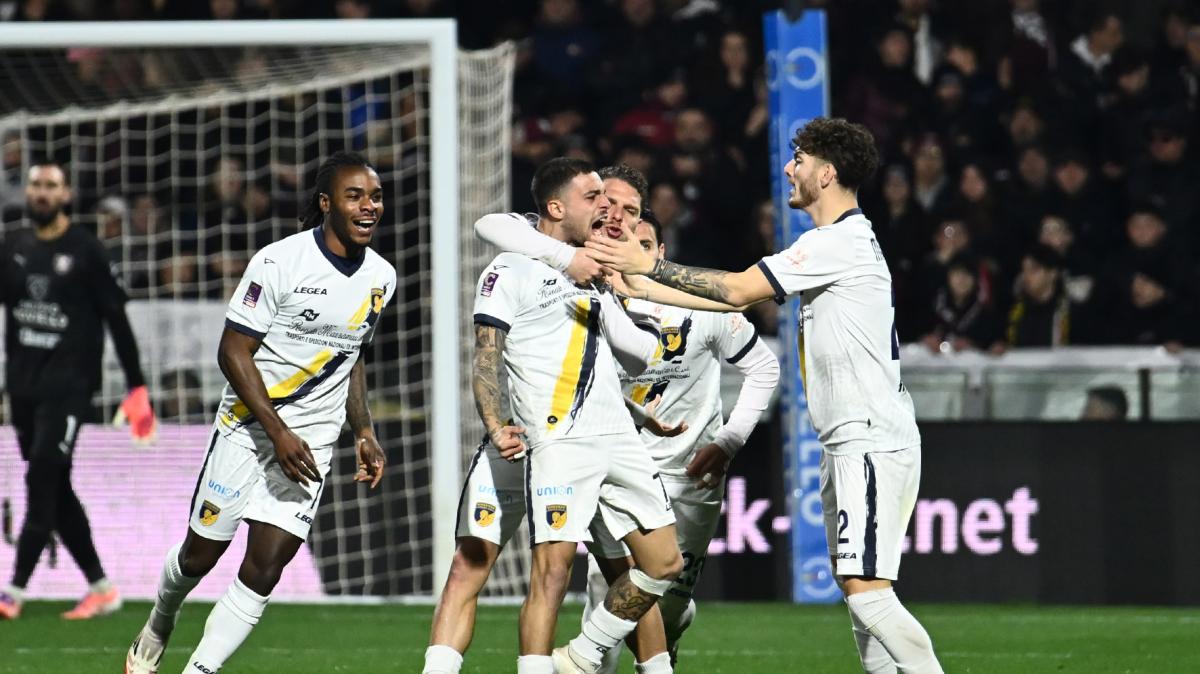 Bocciato l'arbitro Tropiano: la reazione del Giugliano dopo il rigore non dato meritava almeno un rosso