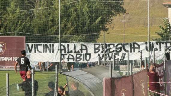 Oltre 100 tifosi a Cascia: cori contro Iervolino e striscione d'affetto per Brescia
