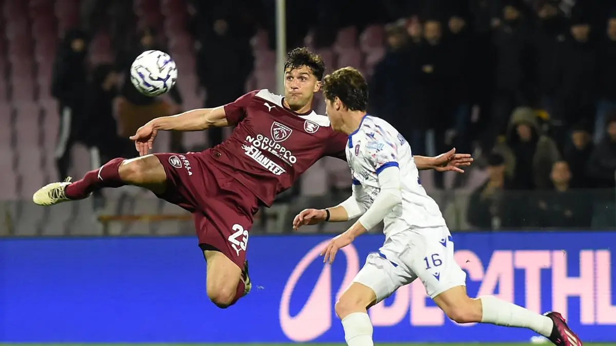 Salernitana, i possibili movimenti della difesa tra entrate e uscite