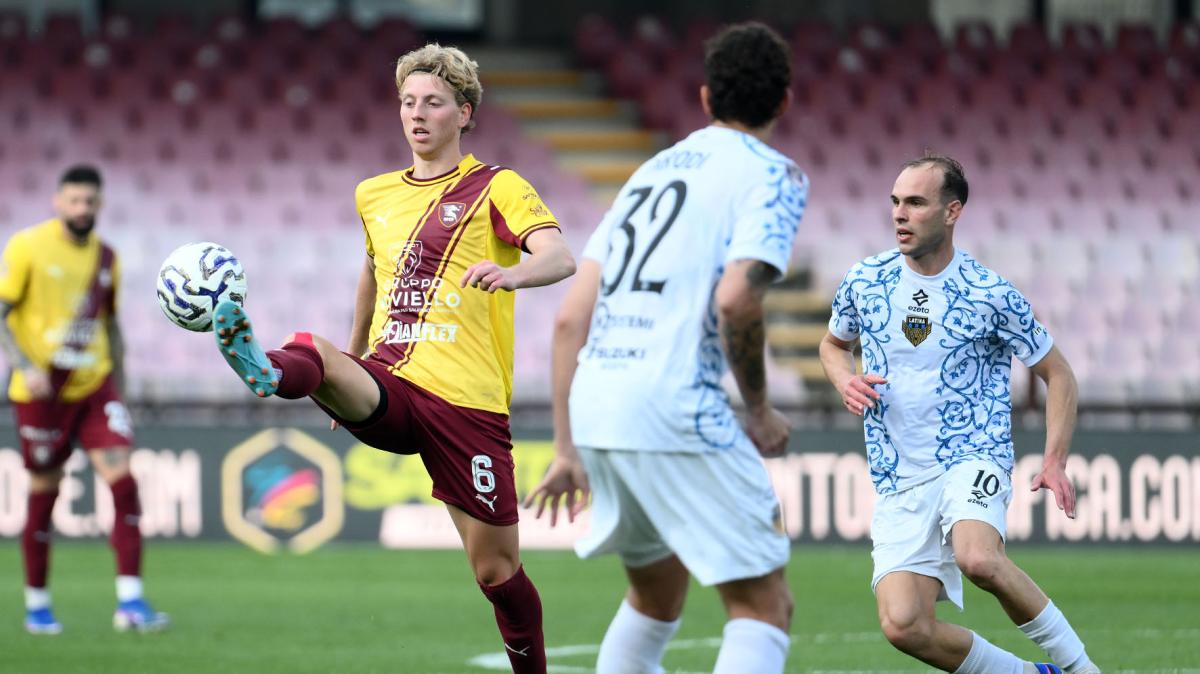 Salernitana, De Boer si prende il comando: qualità e leadership per il sogno playoff