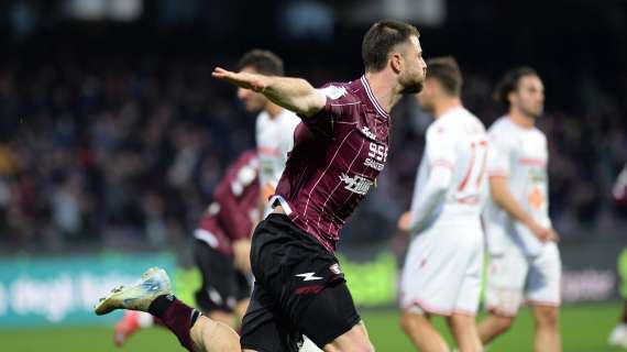 Corriere dello Sport: "Una Salernitana infinita. Cerri piega Viali al 100'"