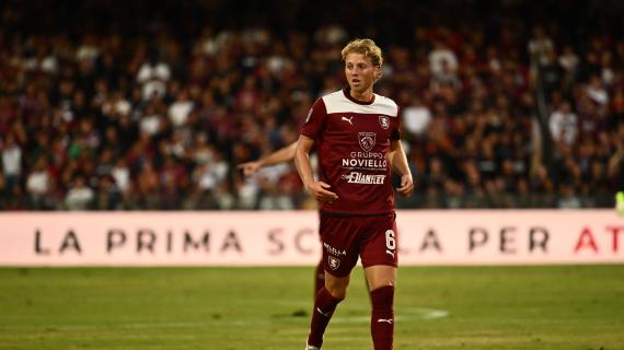 Salernitana, altra tegola: infortunio per De Boer. Un mese con soli 4 centrocampisti a disposizione