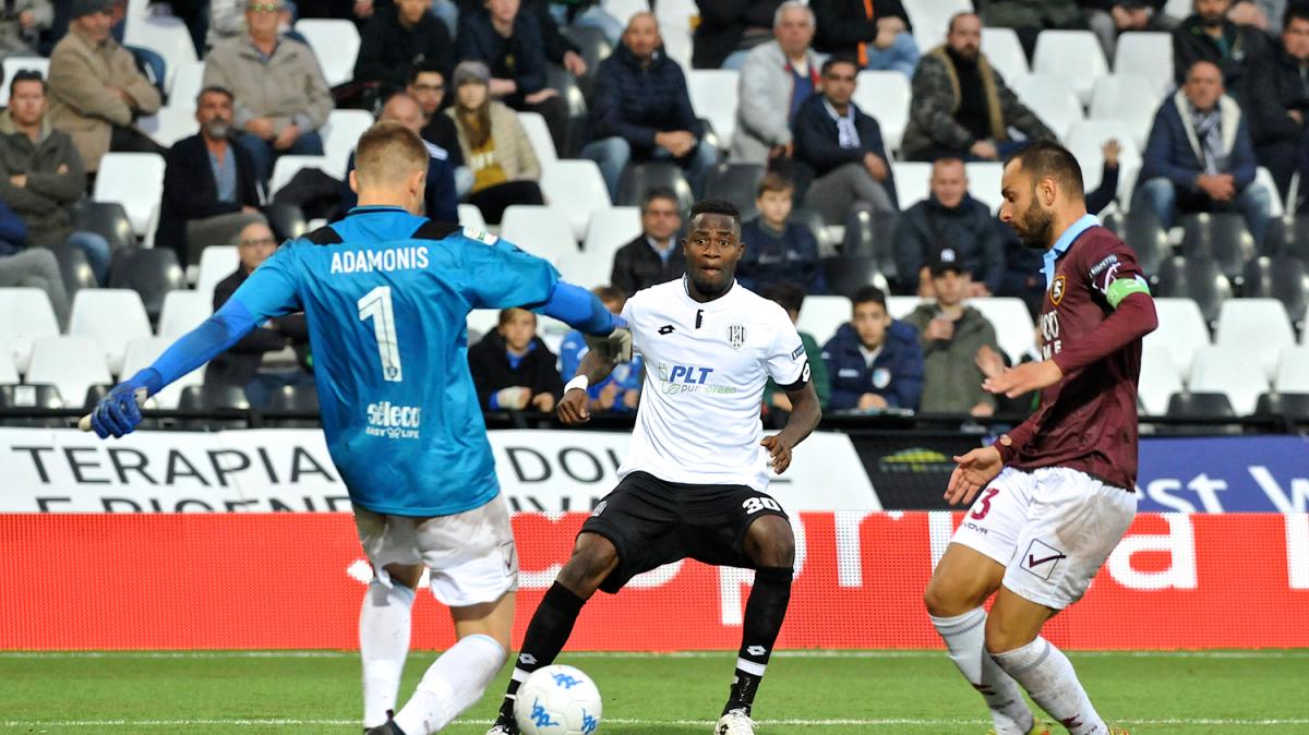 Salernitana, c'è concorrenza estera per un portiere