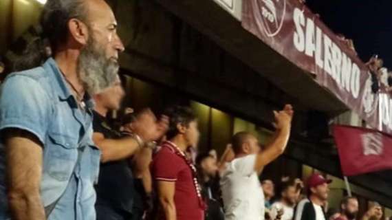 Salernitana, tifoseria granata a lutto per la morte di Carmine Fiorillo: “Ciao Jigen”