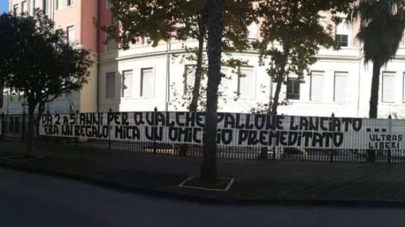 ULTRAS: "Pallone lanciato, non omicidio premeditato". Protesta per i Daspo, striscione in città