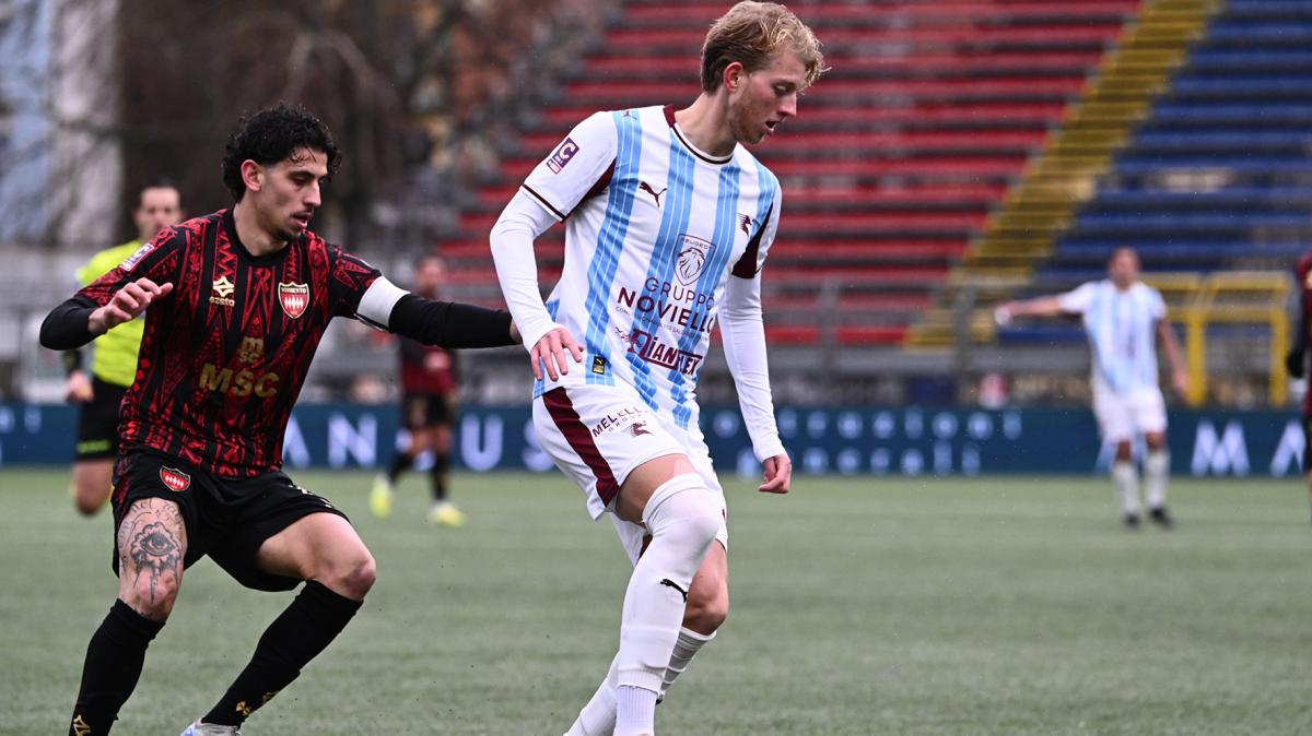 De Boer: "In ottica playoff vogliamo riconquistare i tifosi. Crediamo nel secondo posto"