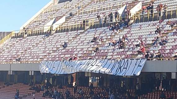 "Non ci basta più la maglia sudata. Siete tra i più pagati, basta scuse": il discorso degli ultras alla squadra