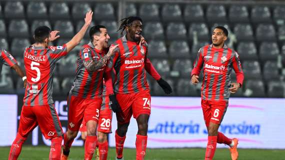 Serie A, Verona sconfitto 6-0 in casa dall'Inter, pari della Cremonese col Milan: la classifica aggiornata
