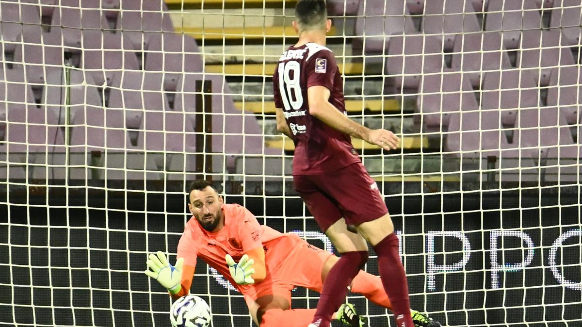 Salernitana, il bel gesto di Donnarumma prima del match con la Casertana