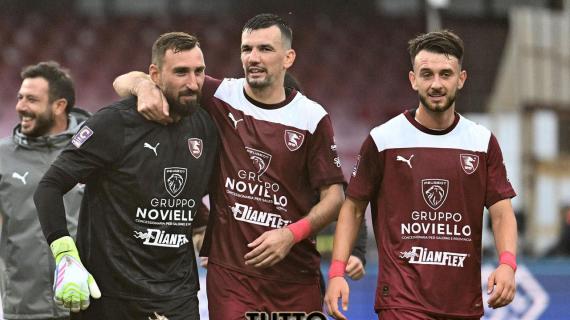 Salernitana, la carica social dei calciatori dopo la vittoria nel derby